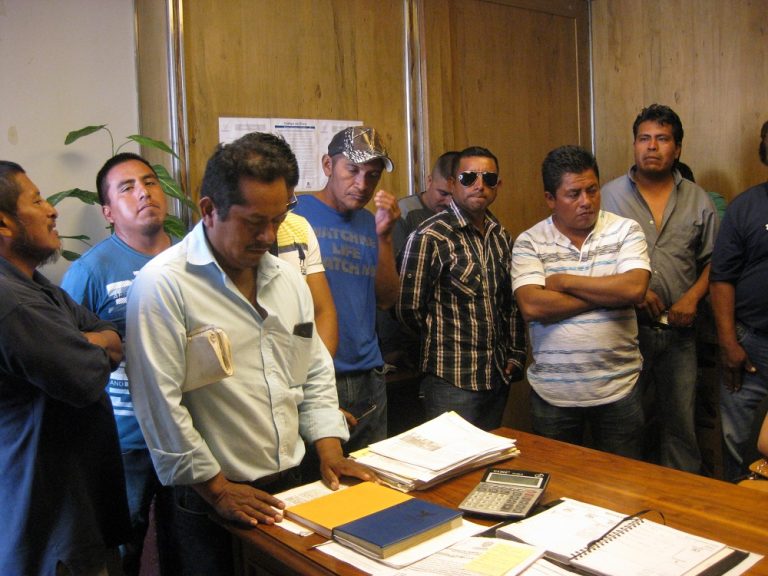 Atiende Procuraduría De La Defensa Del Trabajador A Grupo De Obreros Que Denunciaron Falta De Pago