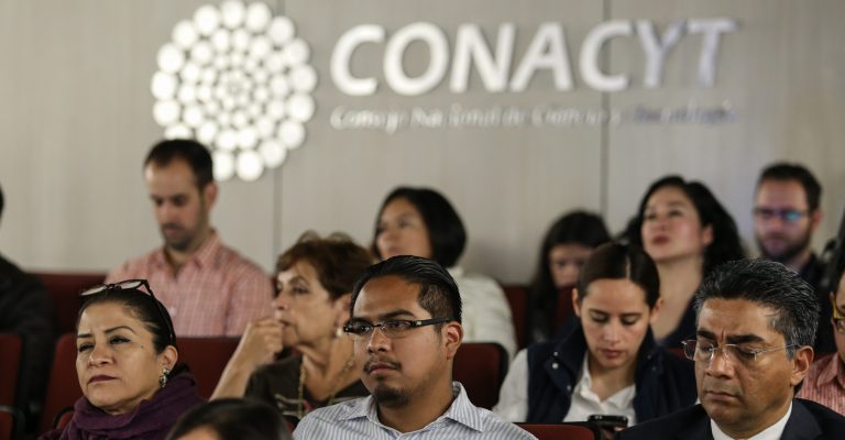 Conacyt reitera que no pagará extensión de beca de Energía a estudiantes en el extranjero, aunque sí hay recursos