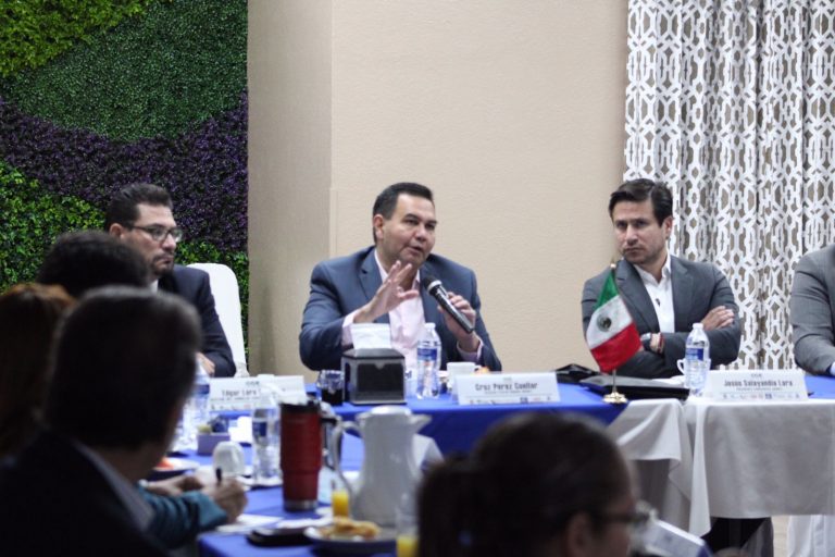 Se reúne Cruz Pérez Cuéllar, alcalde electo con el CCE