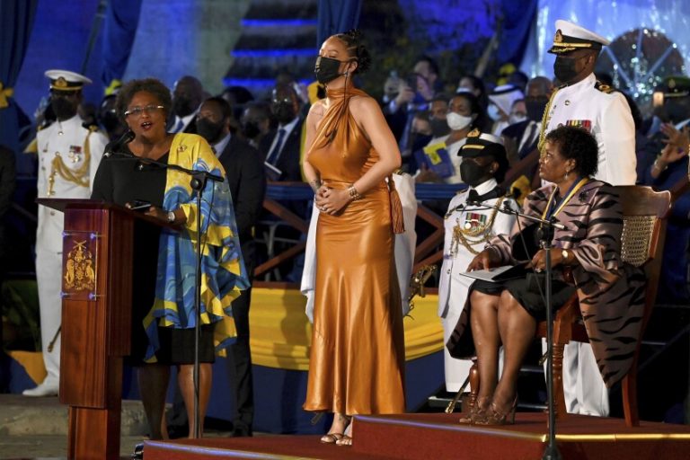 Honran a Rihanna con la designación de «heroína nacional» de Barbados