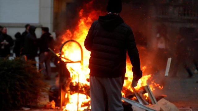 Se desatan disturbios en Bruselas en manifestación por restricciones sanitarias