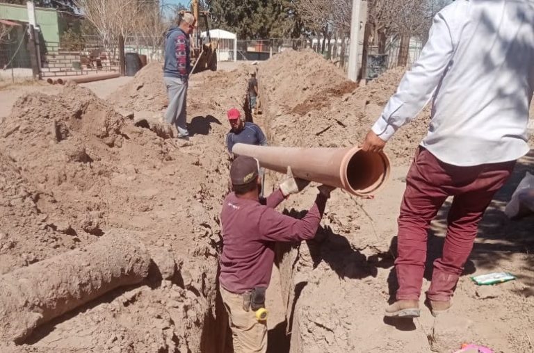 Rehabilitan drenaje colapsado en colonia del municipio  La Cruz￼