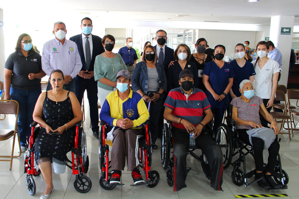 Entregó DIF Estatal sillas de ruedas y prótesis a 7 pacientes  de Centros de Rehabilitación y Educación Especial 