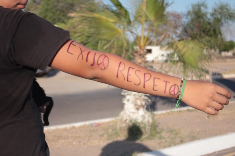 <strong>Jóvenes del Semillero creativo en Empalme, Sonora, se manifiestan a favor del respeto y los derechos de la comunidad LGBTTTIQ+</strong>
