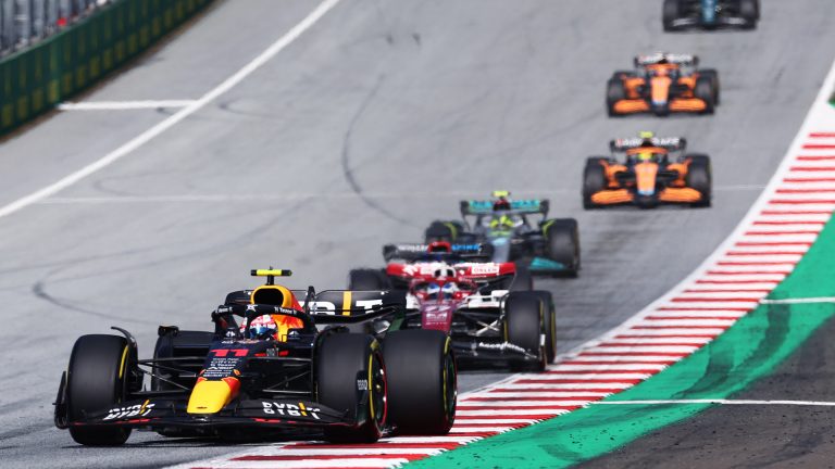 Sprint Austria: Verstappen gana remontada de Sergio Pérez 